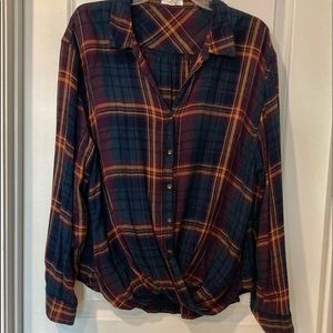 Maurice’s Long Sleeve Pullover Button Down Flannel with Twisted Waist